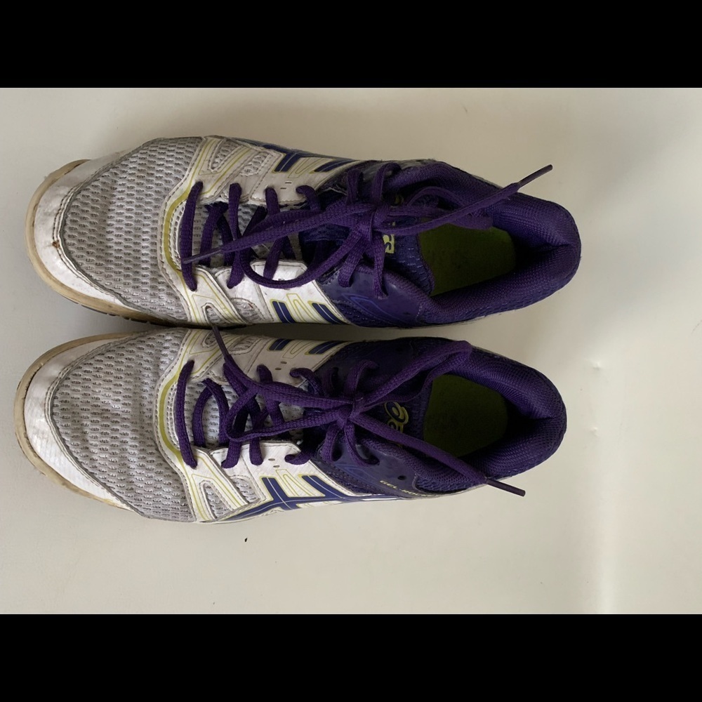 Shoes - Picture 7 of 8